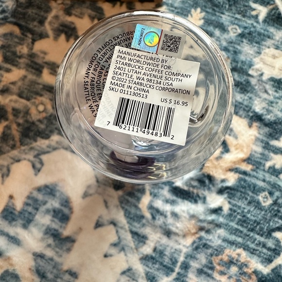 NEW 💚Starbucks Water Bottle Huskies - Picture 5 of 5